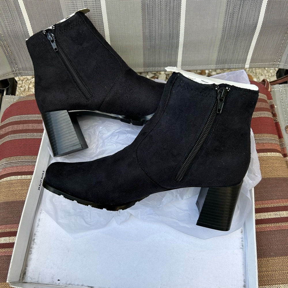 New Elegant Black Suede Ankle Boots NWOT - Picture 7 of 8